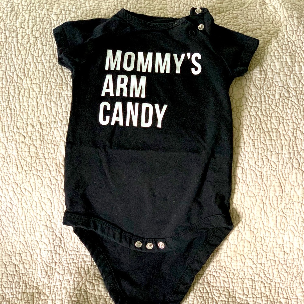 Mommy Arm Candy onsie - baby shirt 🥰❤️